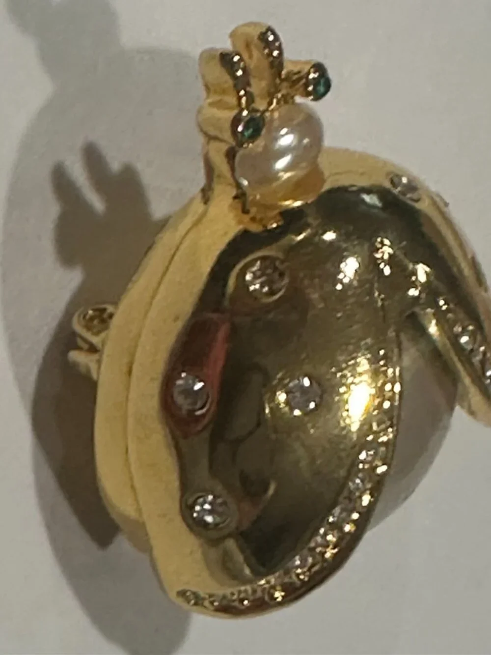 Vintage Gold Tone Faux Pearl Rhinestone Beetle Bug Green Eyes Scarab Brooch Pin